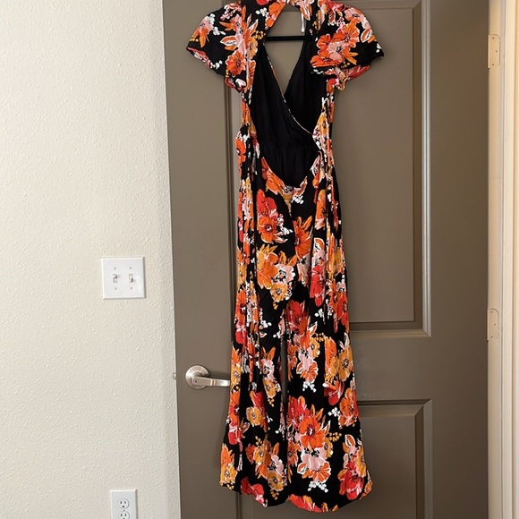 Lulu’s Getaway Vibes Black Floral Print Short Sleeve Wide-Leg Jumpsuit - Picture 4 of 5